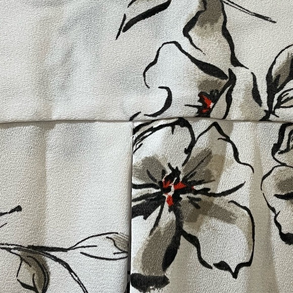 EUC APT.9 Pretty Floral Blouse with hidden button front placket. - Picture 7 of 7